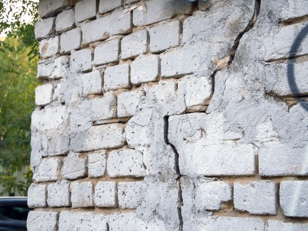 Cracked Brick Wall Repair in Yorktown